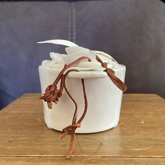 Rae Dunn White Ceramic Brown Leather Tie Handled Measuring Cups Set of 4 (14) - Picture 2 of 6